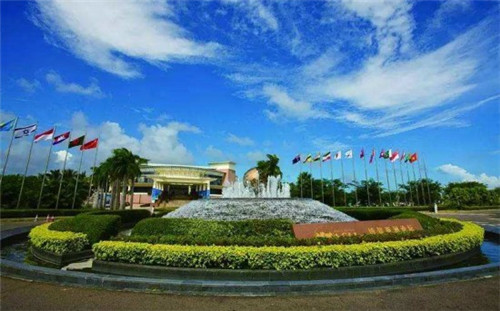 鹤山市开旋转小火锅店加盟十大理由，鹤山市加盟韩氏旋转小火锅如何选址